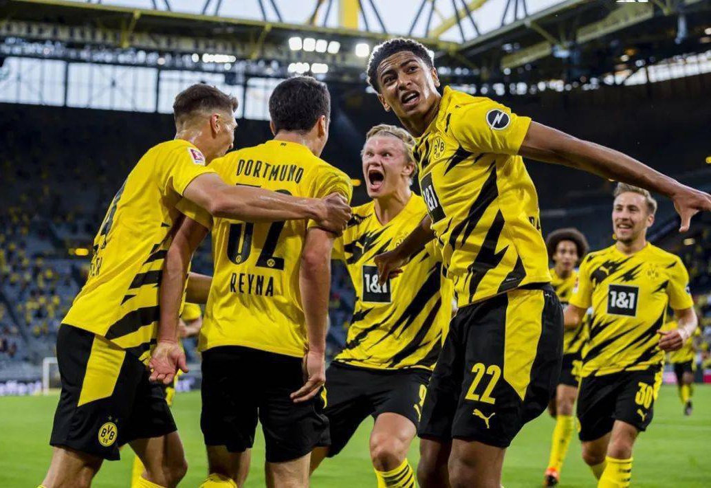 缅怀国家队队友！鲁本-内维斯将拥抱若塔画面纹在小腿