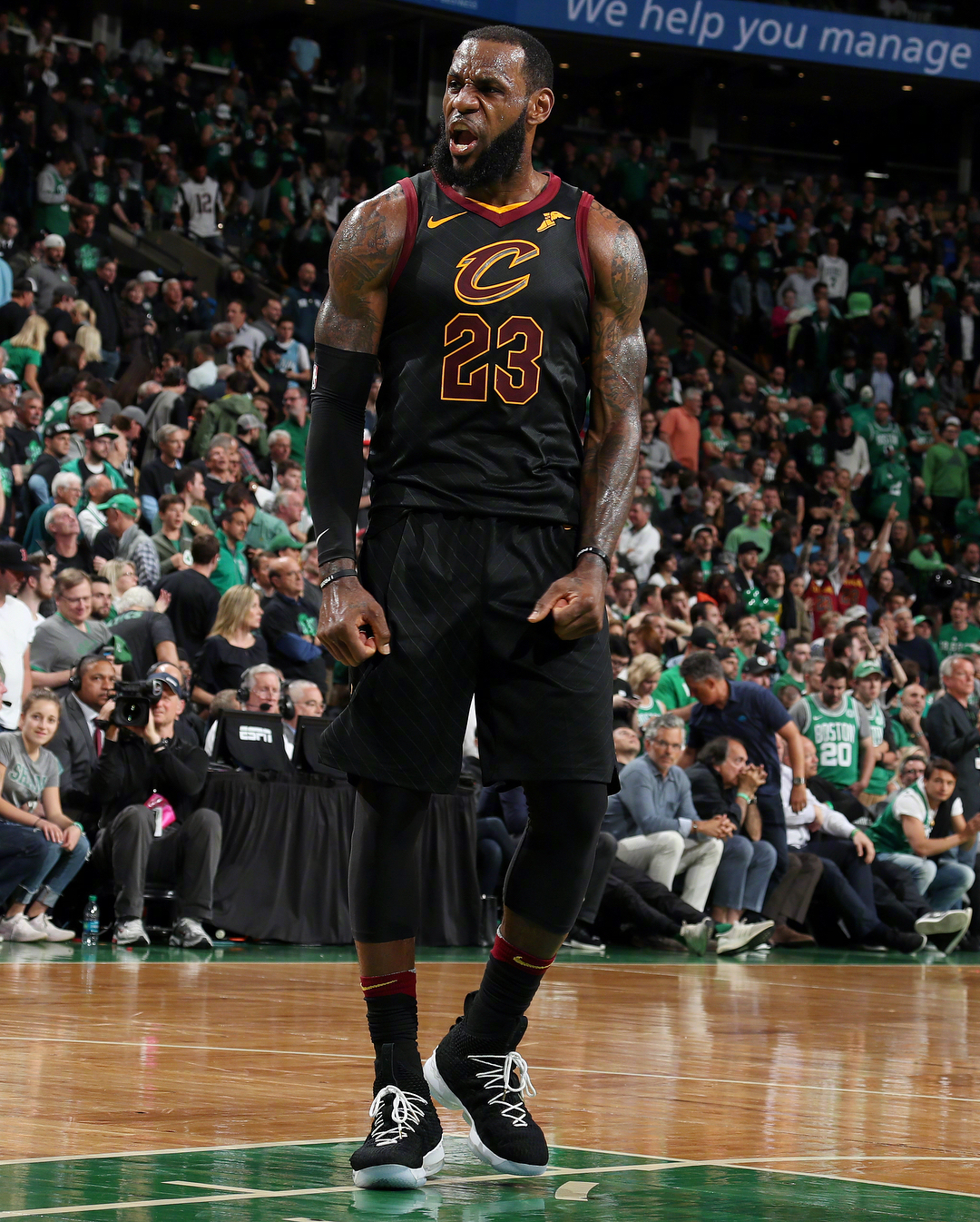 年赛场的高 年赛场的高